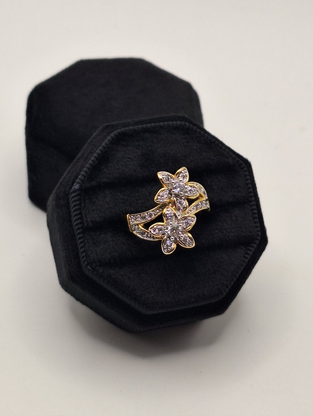NWT Swarovski Crystal Floral Ring Size 7.5 Gold Tone Double Flower